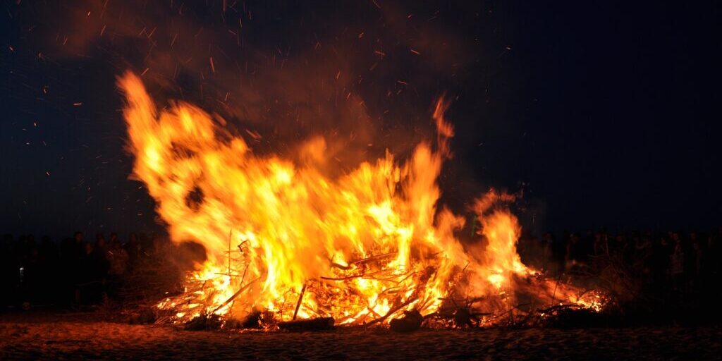 En bål på valborgsmässoafton